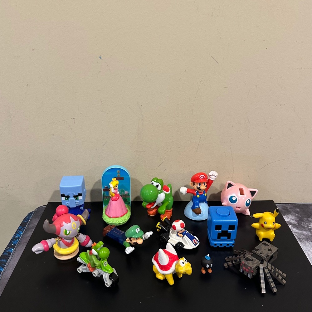Nintendo Super Mario Pokemon Minecraft Figure Lot Pikachu Yoshi Luigi lot